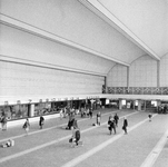 152574 Interieur van het N.S.-station Rotterdam C.S. te Rotterdam: de hal.